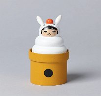 Hiraga Teruyuki (平賀輝幸) Photo by Gallery Shin DOB 1972 Master Hiraga Kenichi, Kenjiro. Type Kagamimochi (Japanese dessert rice cakes and bitter orrange) Year of the Rabbit